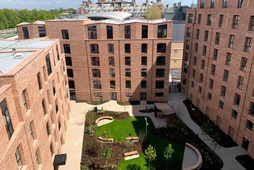 Luxury One Bedroom Within The Walls Apartment *
