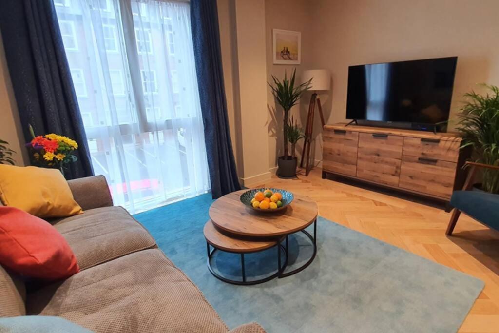 Luxury One Bedroom Within The Walls York