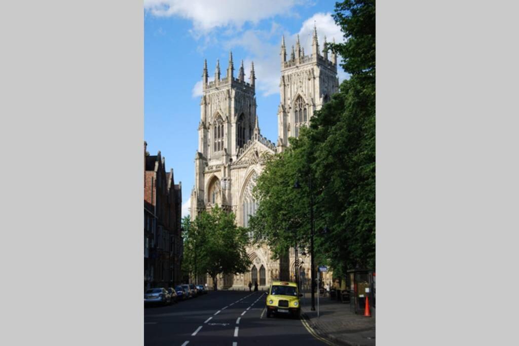 Luxury One Bedroom Within The Walls * York