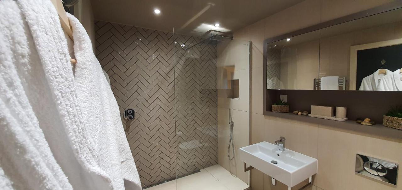 Luxury One Bedroom Within The Walls * York
