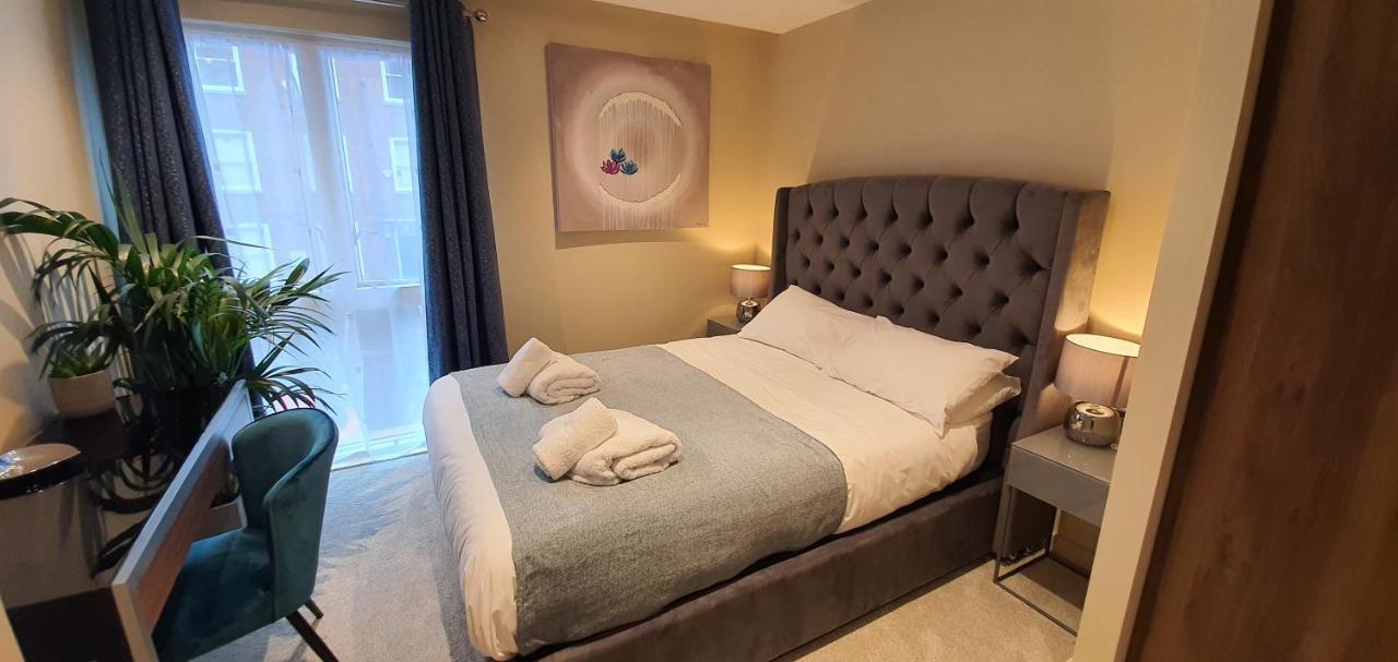 Luxury One Bedroom Within The Walls
