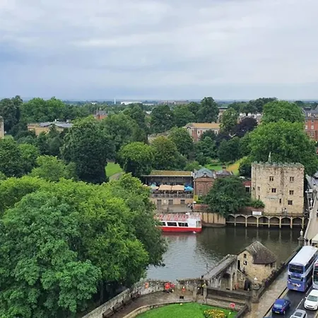 Luxury One Bedroom Apartment Within The City Walls York Exterior photo